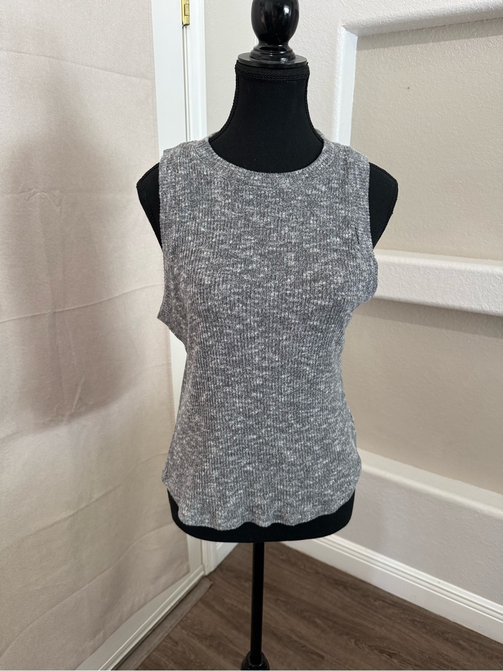 American Eagle XL Gray Ribbed Knit Sleeveless Tank Top Soft Stretch Casual